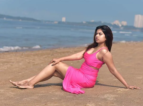 sexy call girl sitting near beach mumbai